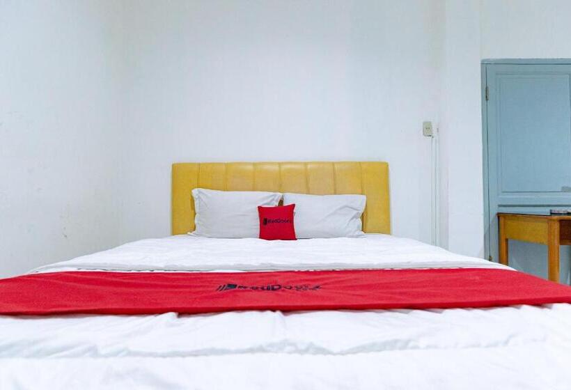 בית מלון כפרי Reddoorz Plus @ Jalan Iskandar Muda Medan