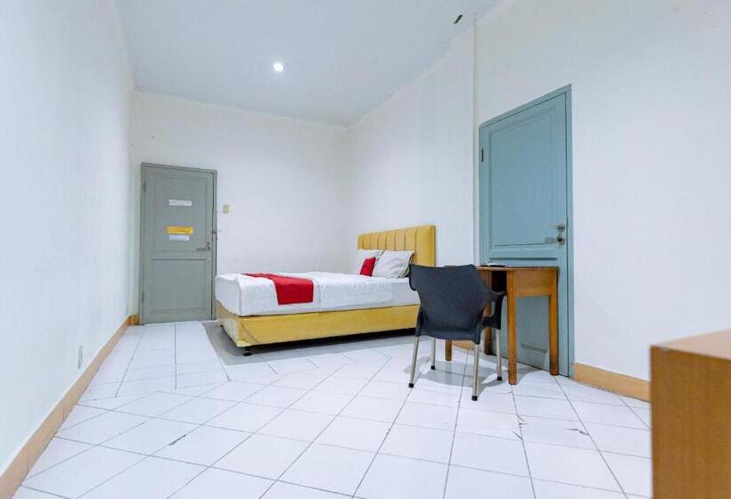 בית מלון כפרי Reddoorz Plus @ Jalan Iskandar Muda Medan