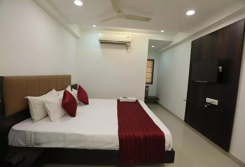ホテル Shagun Rooms & Banquet, Surat