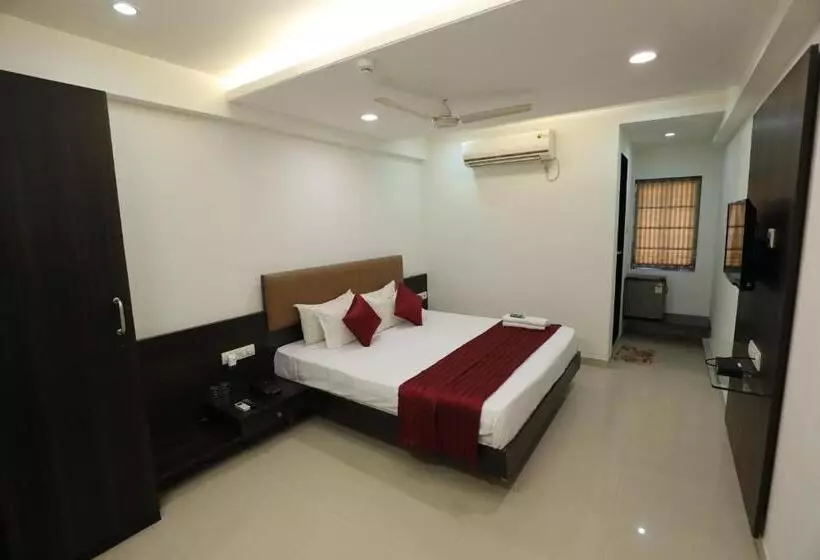 ホテル Shagun Rooms & Banquet, Surat
