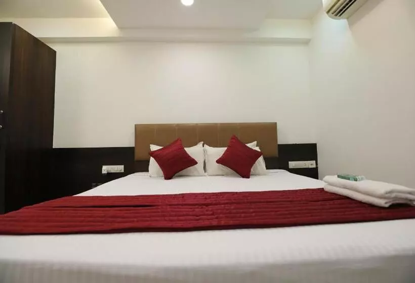 ホテル Shagun Rooms & Banquet, Surat