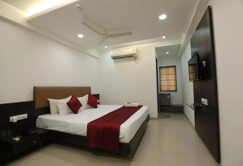 ホテル Shagun Rooms & Banquet, Surat