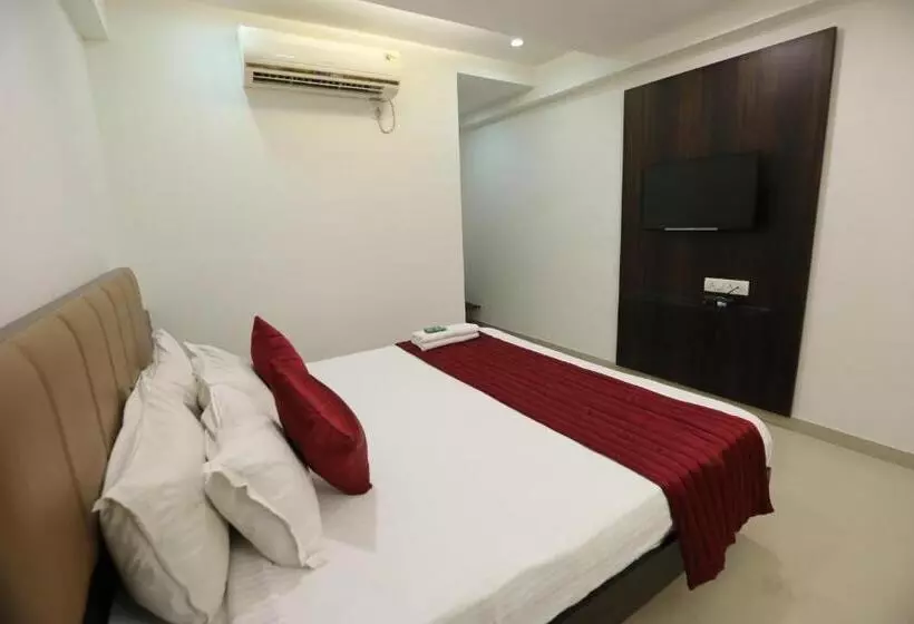ホテル Shagun Rooms & Banquet, Surat