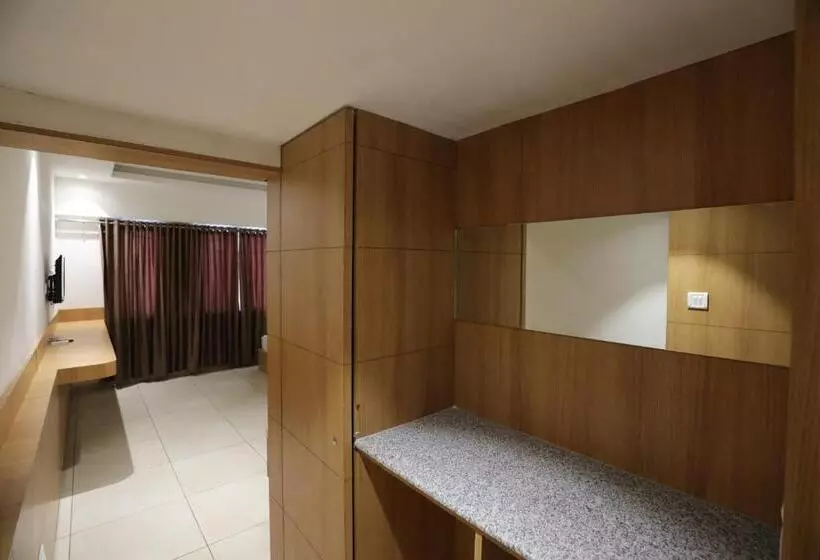 ホテル Shagun Rooms & Banquet, Surat