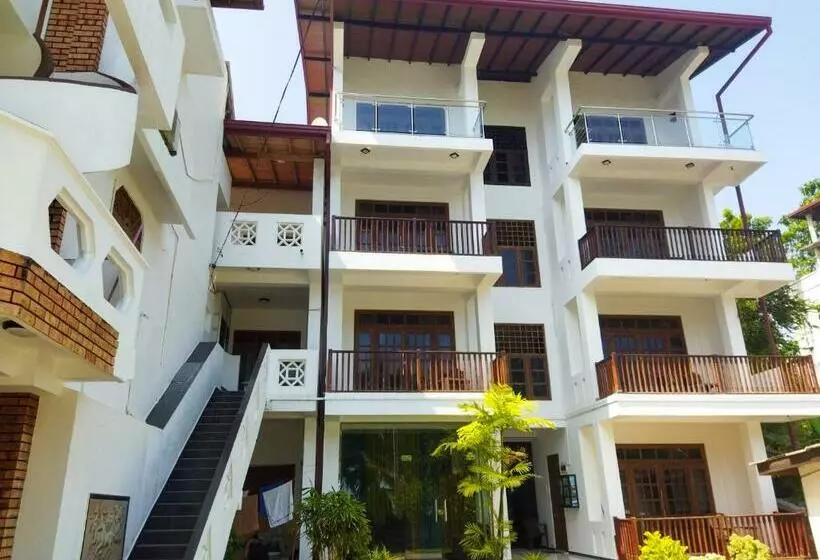 ペンション Shanika Beach Inn