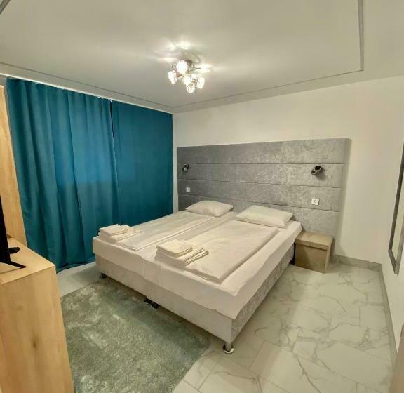 住宿加早餐  Q Panzió