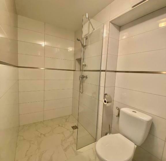 住宿加早餐  Q Panzió