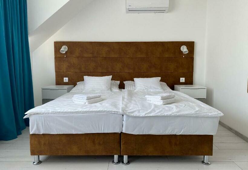 住宿加早餐  Q Panzió