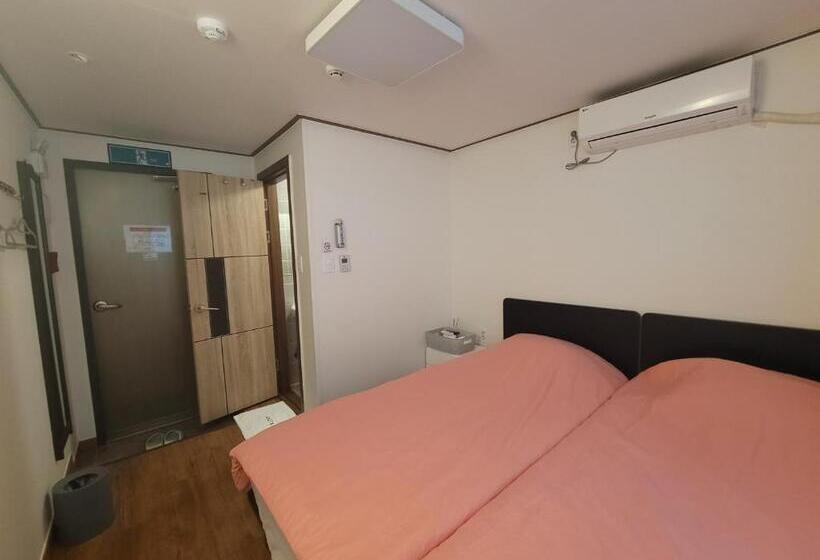 Olive Hostel Myeongdong