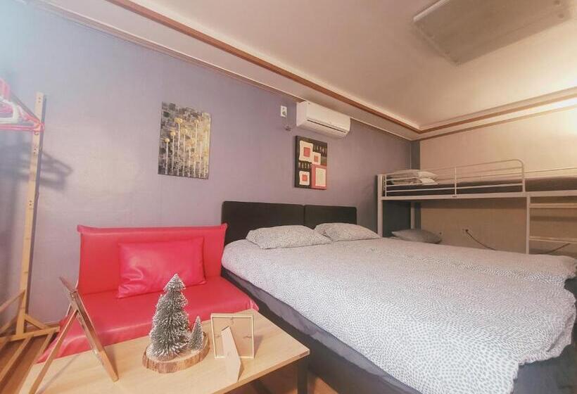 Olive Hostel Myeongdong