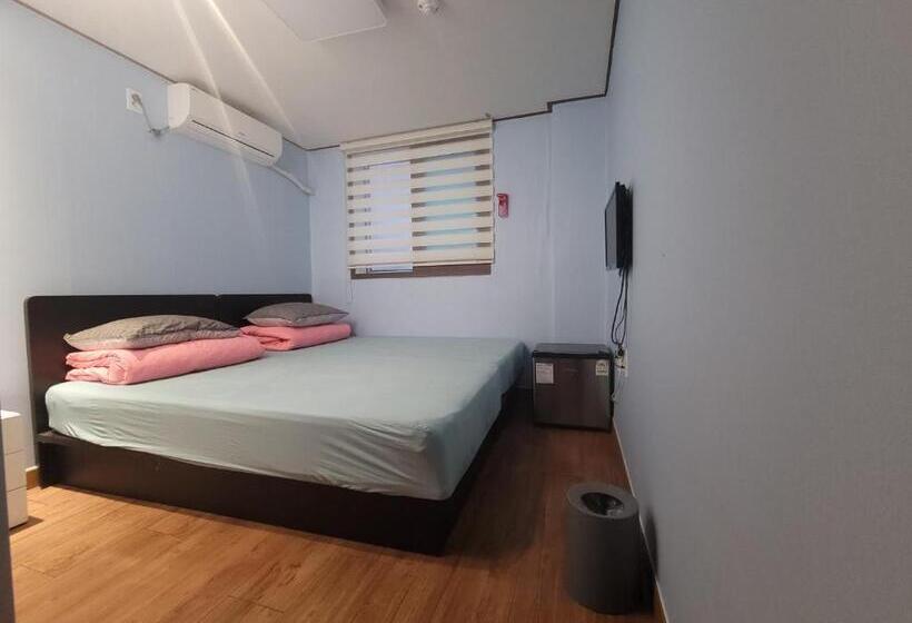 Olive Hostel Myeongdong