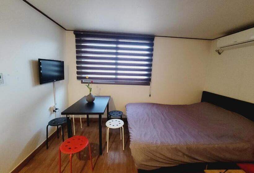 Olive Hostel Myeongdong