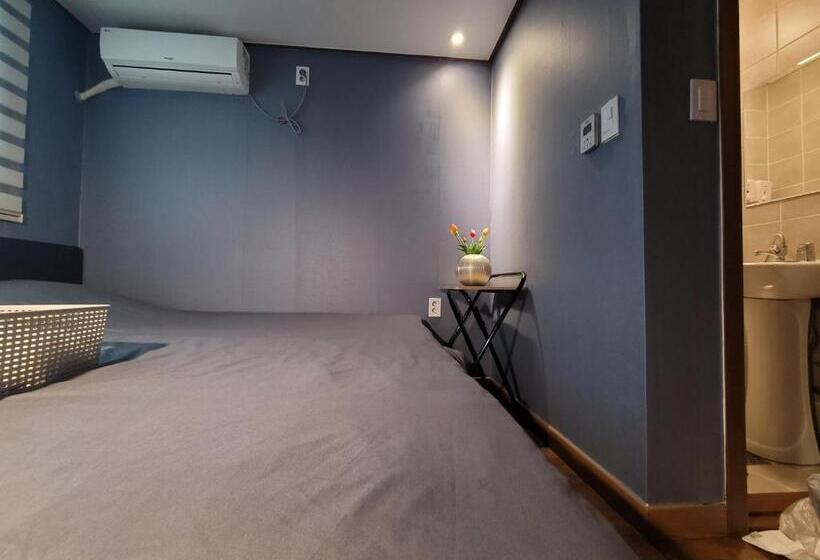 Olive Hostel Myeongdong