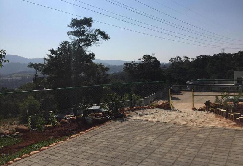 تختخواب و صبحانه 巨缿民宿巨象民宿