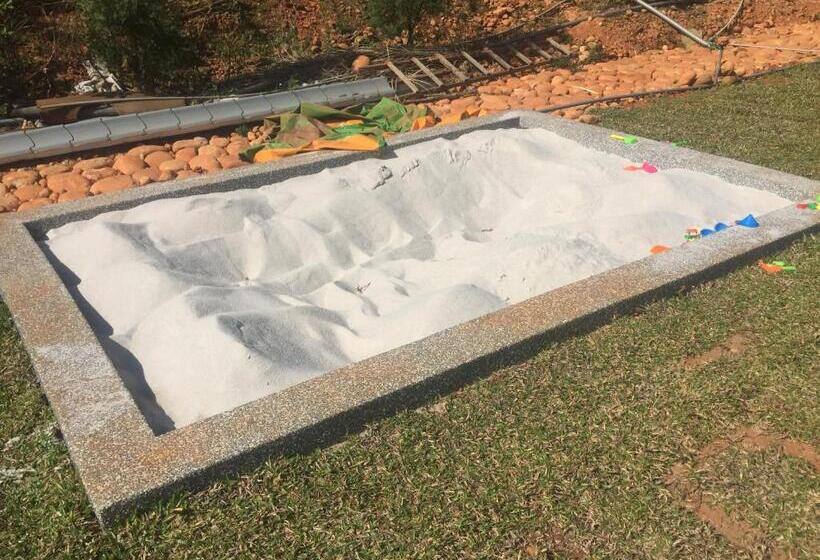 تختخواب و صبحانه 巨缿民宿巨象民宿