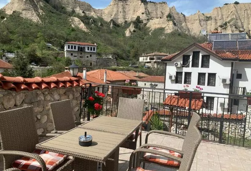 Majatalo сининкова къща