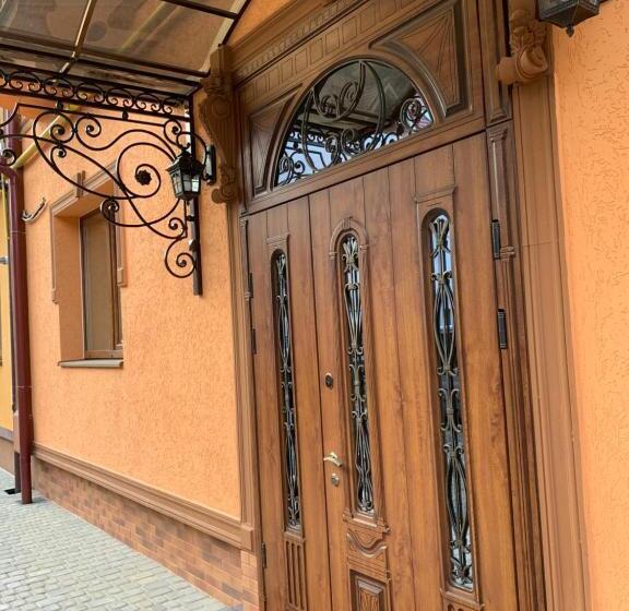 پانسیون сонячна соната