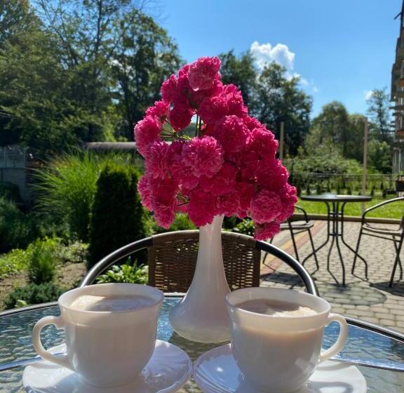 پانسیون сонячна соната