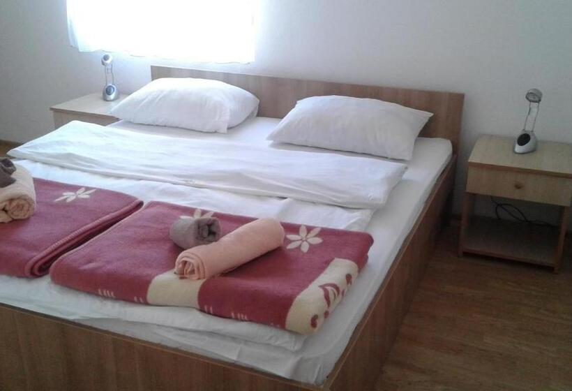 پانسیون Guesthouse Camp Zemo