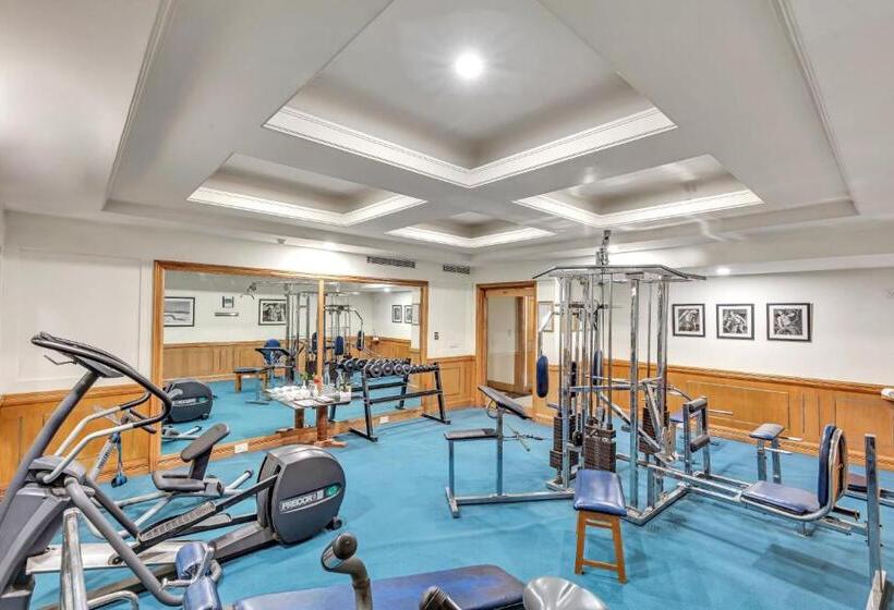 בית מלון כפרי Club Mahindra White Meadows Manali