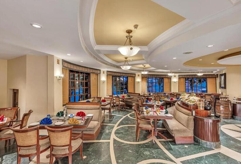 בית מלון כפרי Club Mahindra White Meadows Manali