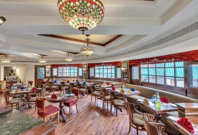 בית מלון כפרי Club Mahindra White Meadows Manali