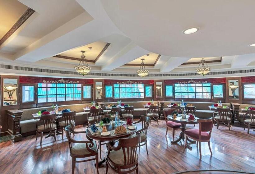 בית מלון כפרי Club Mahindra White Meadows Manali