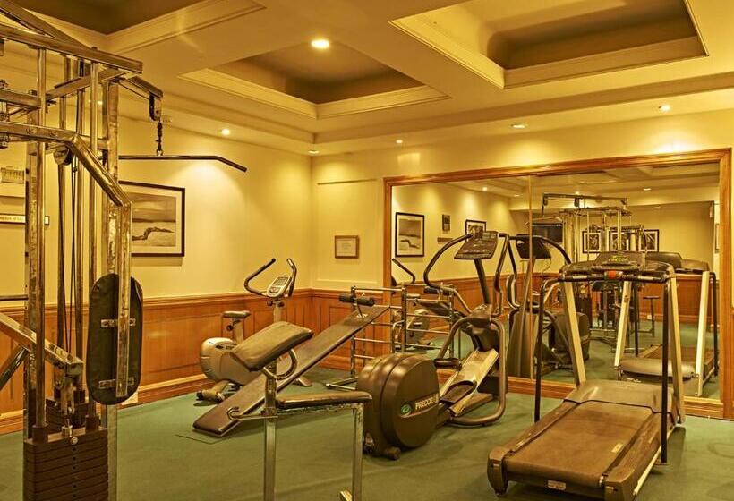 בית מלון כפרי Club Mahindra White Meadows Manali