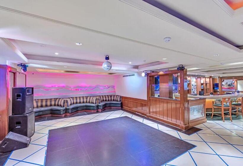 בית מלון כפרי Club Mahindra White Meadows Manali