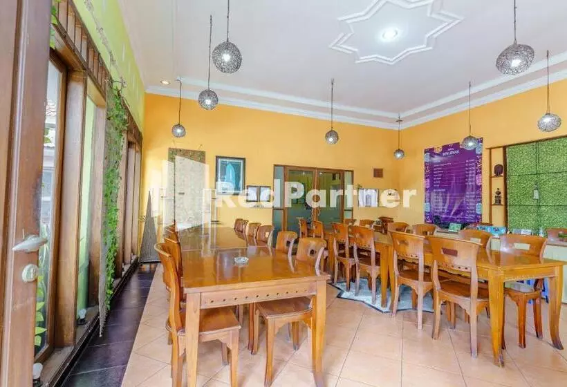 ホテル Nafisa Homestay Syariah Near Jatim Park 3 Batu Mitra Reddoorz