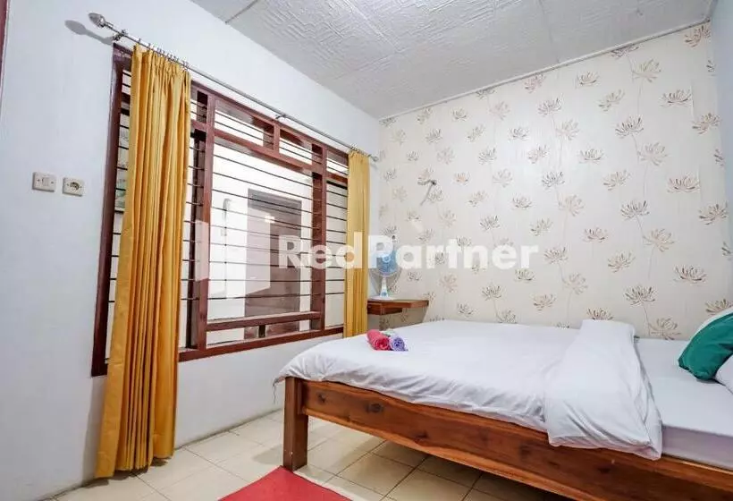 ホテル Nafisa Homestay Syariah Near Jatim Park 3 Batu Mitra Reddoorz
