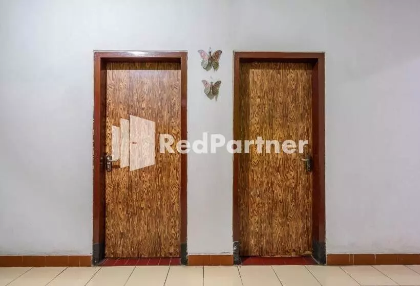ホテル Nafisa Homestay Syariah Near Jatim Park 3 Batu Mitra Reddoorz