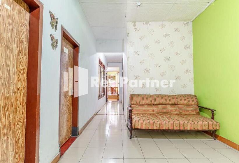 酒店 Nafisa Homestay Syariah Near Jatim Park 3 Batu Mitra Reddoorz