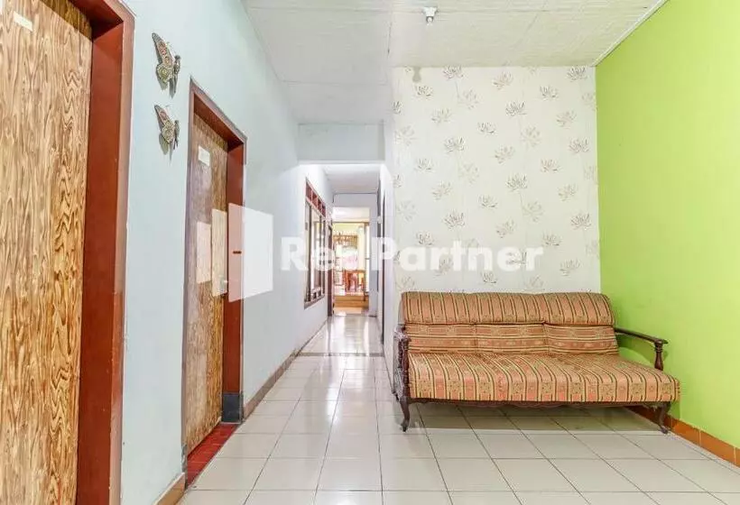 ホテル Nafisa Homestay Syariah Near Jatim Park 3 Batu Mitra Reddoorz