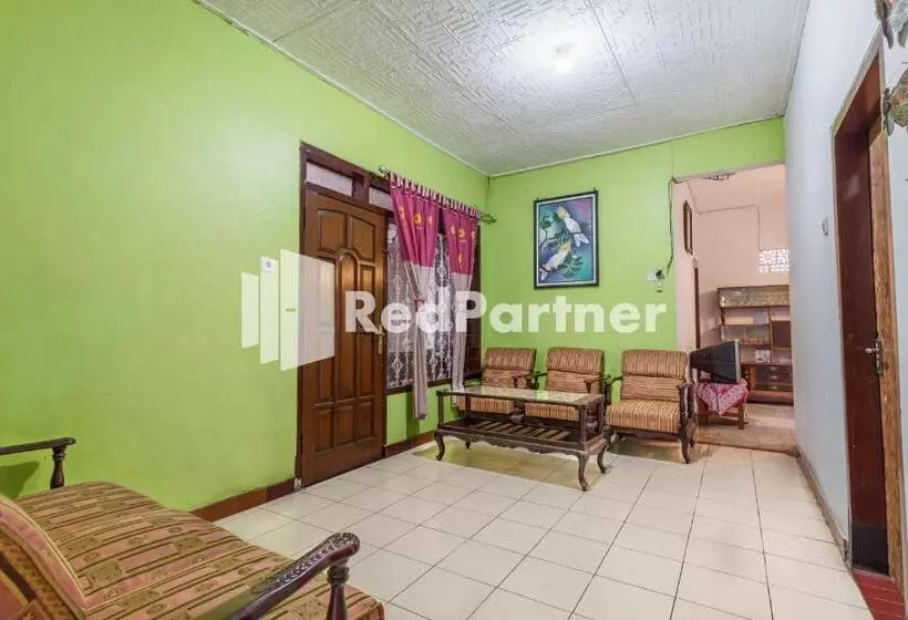 ホテル Nafisa Homestay Syariah Near Jatim Park 3 Batu Mitra Reddoorz