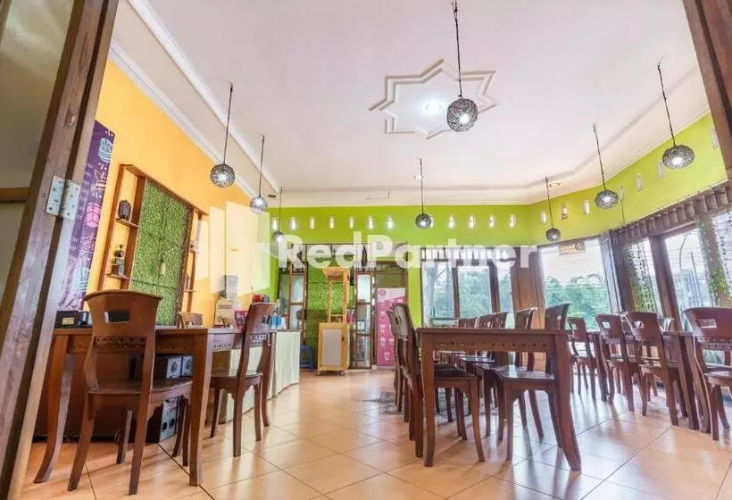 ホテル Nafisa Homestay Syariah Near Jatim Park 3 Batu Mitra Reddoorz