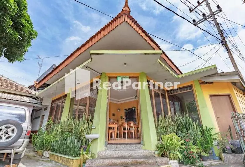 ホテル Nafisa Homestay Syariah Near Jatim Park 3 Batu Mitra Reddoorz