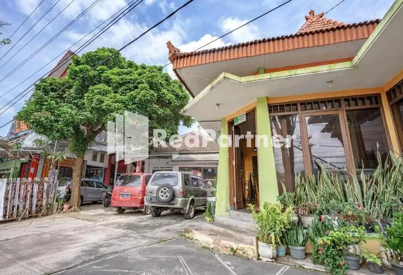 ホテル Nafisa Homestay Syariah Near Jatim Park 3 Batu Mitra Reddoorz