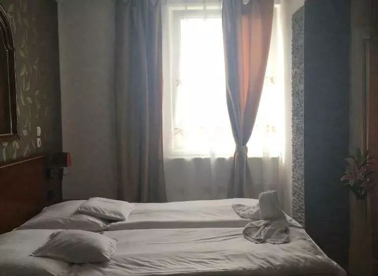 Aamiaismajoitus (B&B) Európa Panzió