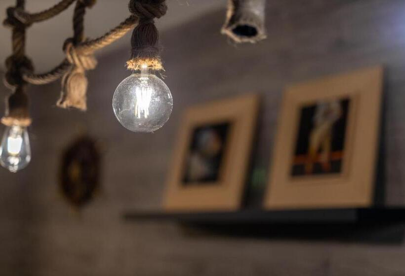 تختخواب و صبحانه Napoliviva