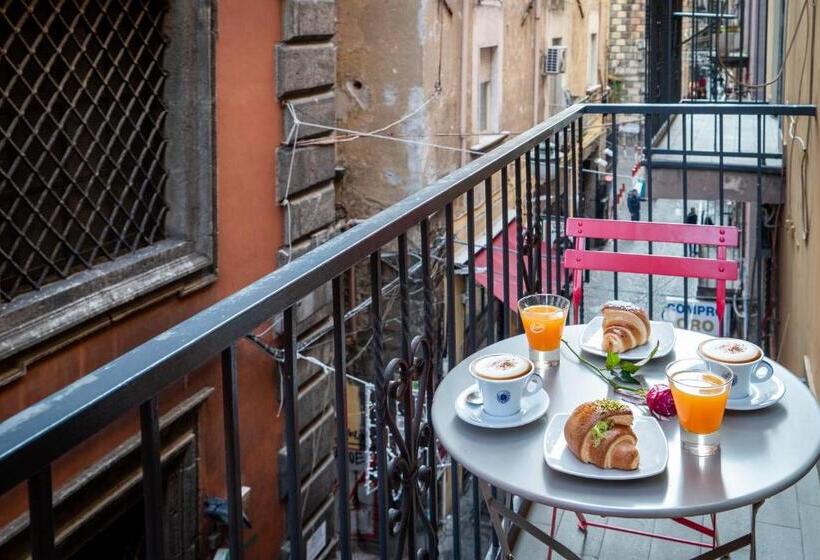 تختخواب و صبحانه Napoliviva