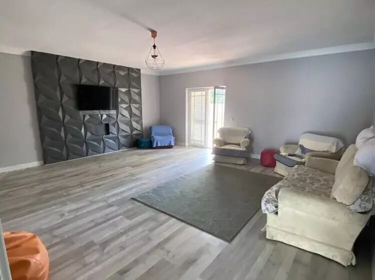 Charming 4 Bed Villa In Quinta Do Anjo, Palmela