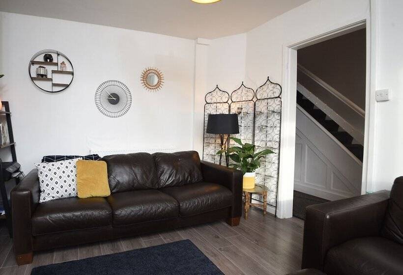 Cosy And Modern 2 Bed Family House In Abergele