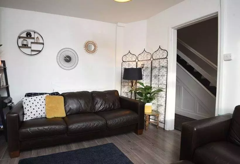 Cosy And Modern 2 Bed Family House In Abergele