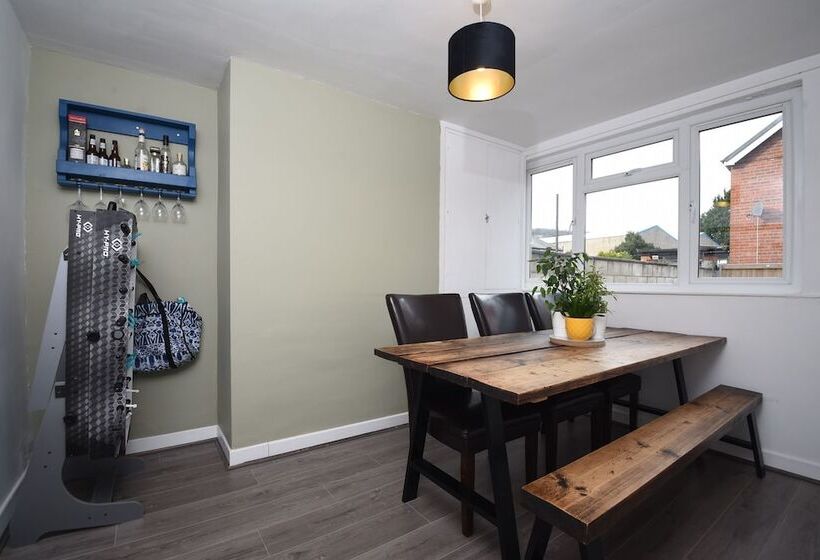 Cosy And Modern 2 Bed Family House In Abergele