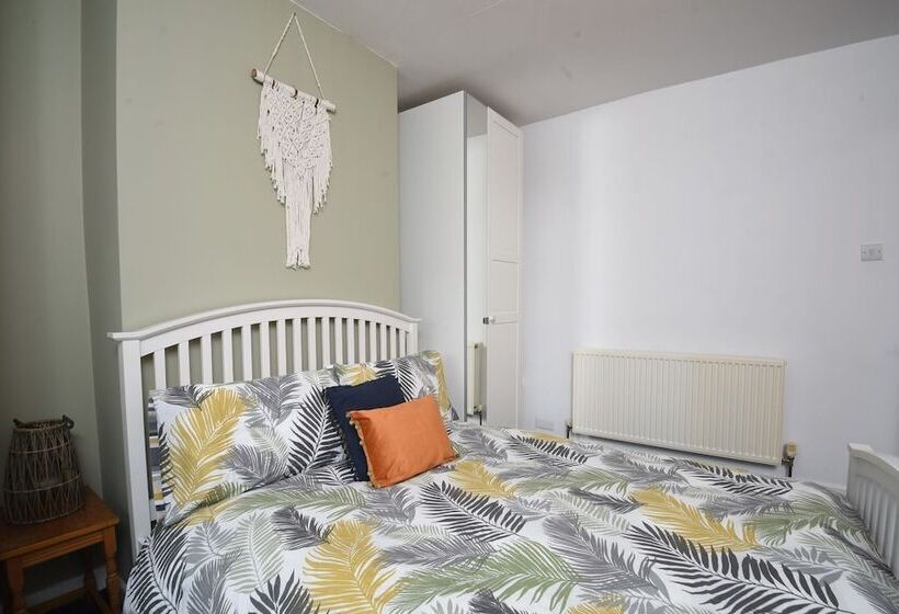 Cosy And Modern 2 Bed Family House In Abergele