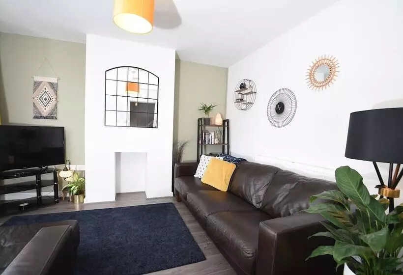 Cosy And Modern 2 Bed Family House In Abergele