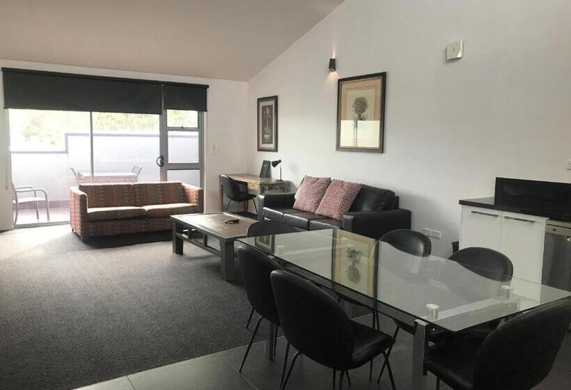 Crown On Darby Newcastle