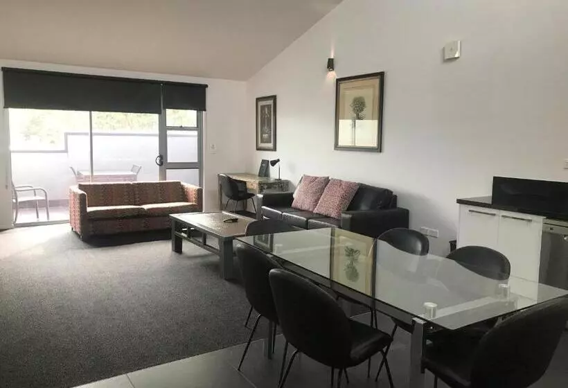 Crown On Darby Newcastle