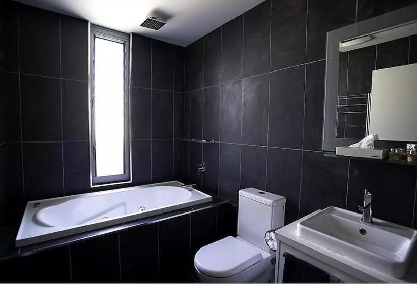 Crown On Darby Newcastle